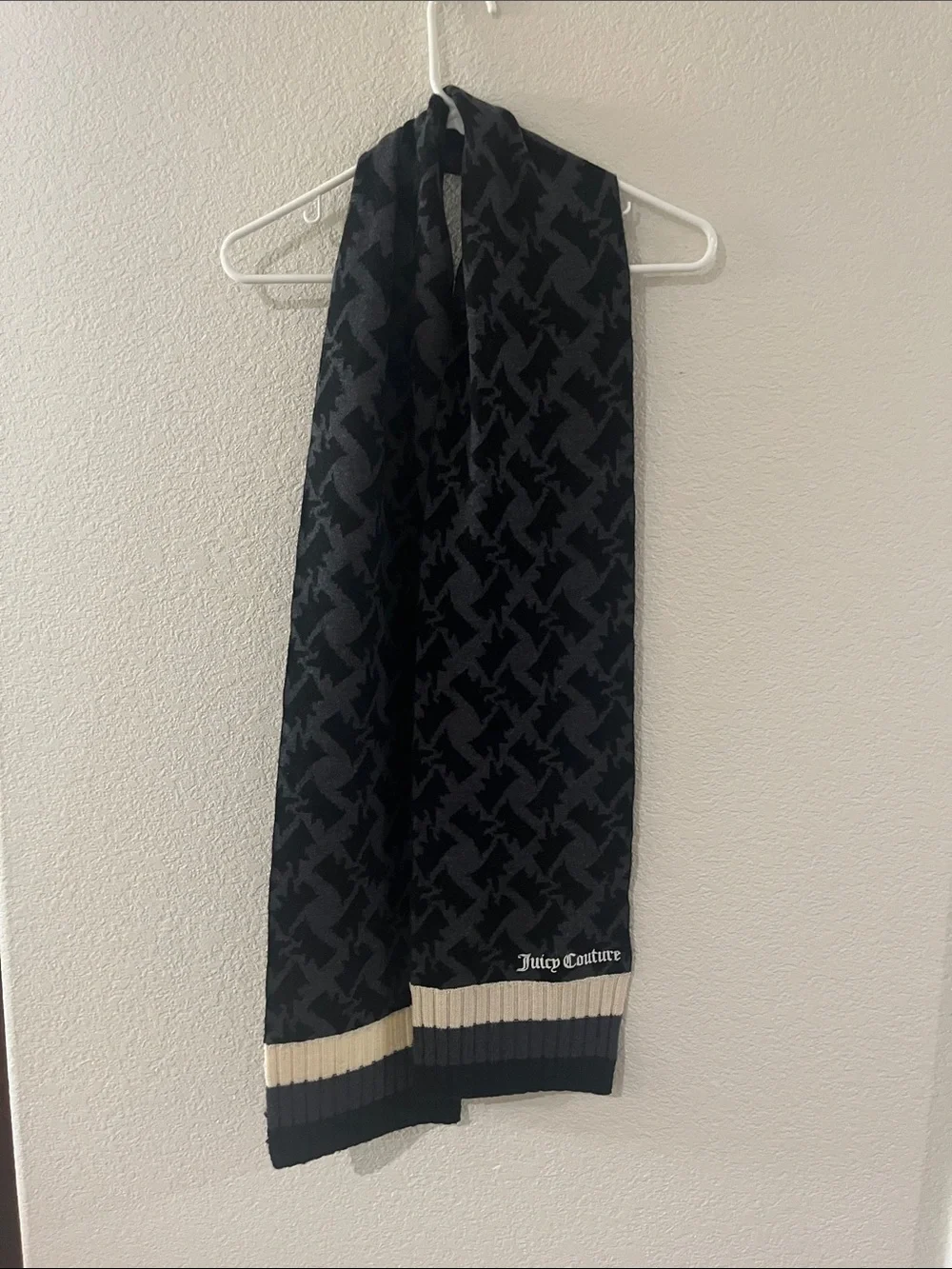 Juicy Couture Black & Gray Houndstooth Knit Scarf with Cream Trim